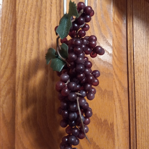Artificial Grape Cluster - Picture 1 of 2
